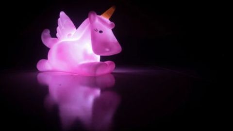 Leuchtpigmente für Sicherheits- und Spielzeugkunststoffe