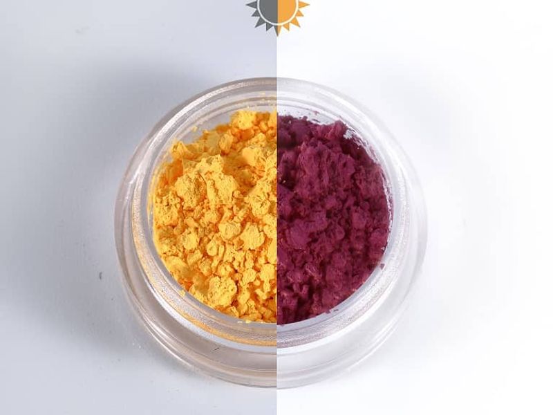 Gelb bis violett photochromes Pigment, UV-reaktiv – KT-PMC-02-YP - Kolortek